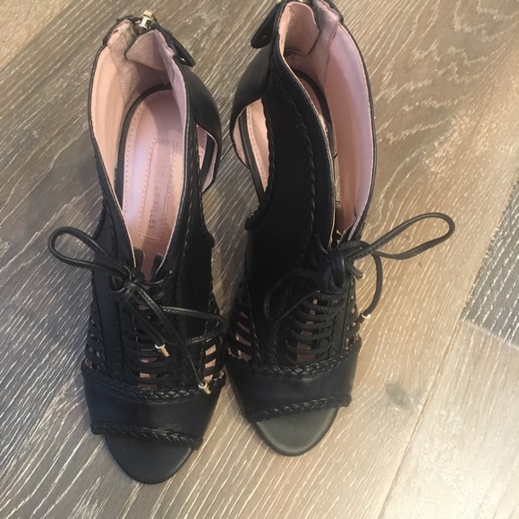 Shoes - Picture 2 of 5